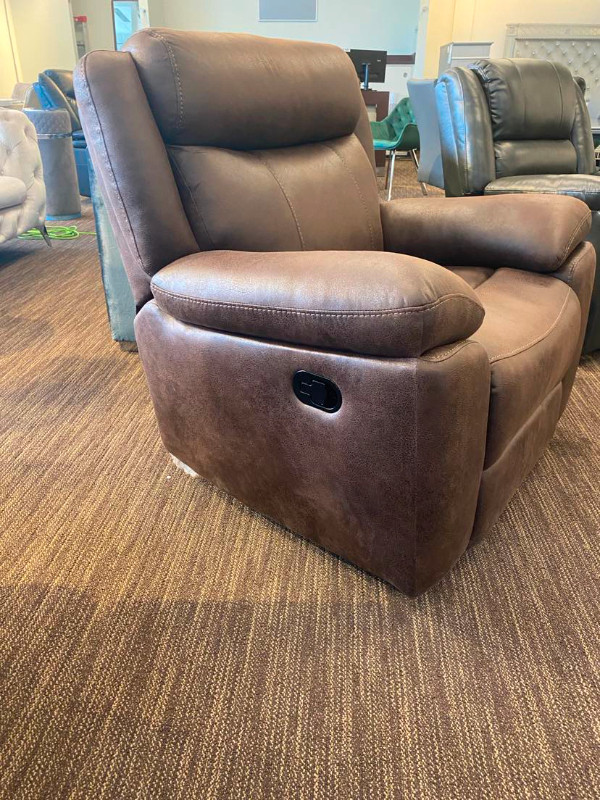 Fauteuil inclinable manuel avec rangement! dans Chaises, Fauteuils inclinables  à Lévis - Image 3
