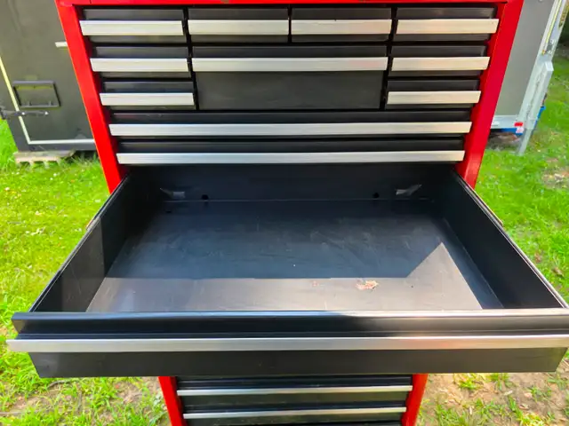 Craftsman 12 Drawers Tool Chest Full Depth Toolbox With 2 Keys in Tool Storage & Benches in Windsor Region - Image 8