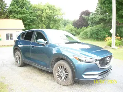 Mazda CX-5 2018. Tres propre et non fumeur. Moteur: 4 Cyl./2.0L. 73500 km. Sièges avants chauffants....
