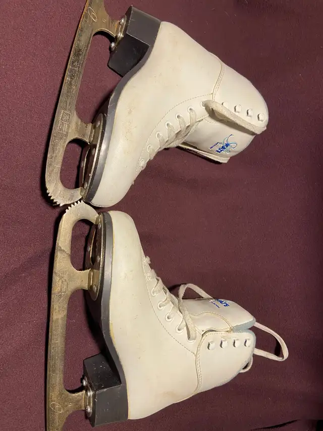 Skates Jackson size 5 in Skates & Blades in Ottawa - Image 3