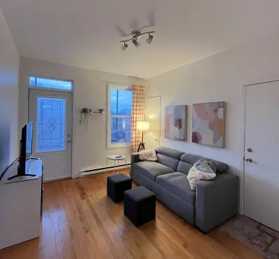 Logement 4 1/2 à louer au troisième étage d’un triplex à deux pas du Cégep Limoilou. Logement bénéfi...