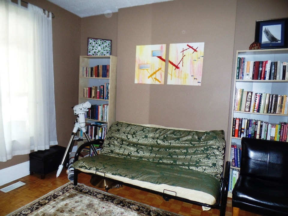 Large Spacious Two Bedroom Apartment With Backyard And Parking 2