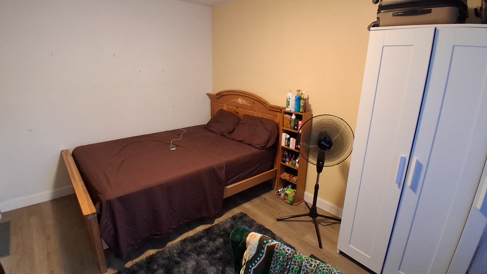 Room for rent – preferably women – metro Jolicoeur — photo 3