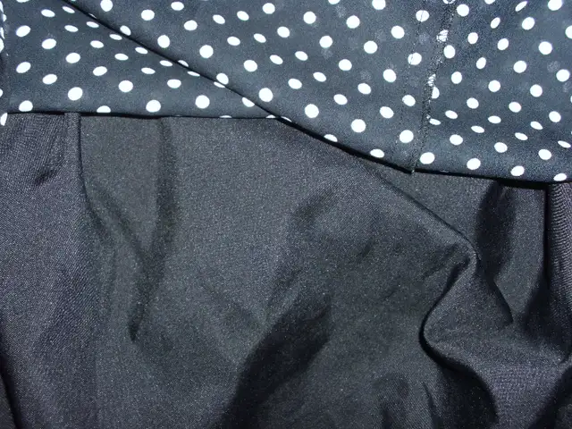 Polka-Dot Skirt. in Women's - Bottoms in Mississauga / Peel Region - Image 4