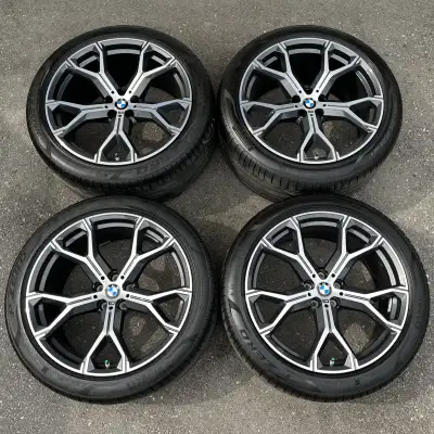 Pirelli PZero PZ4 Run Flat Summer Tires mounted on original staggered BMW X5 / X6 Style 741M 21 inch...