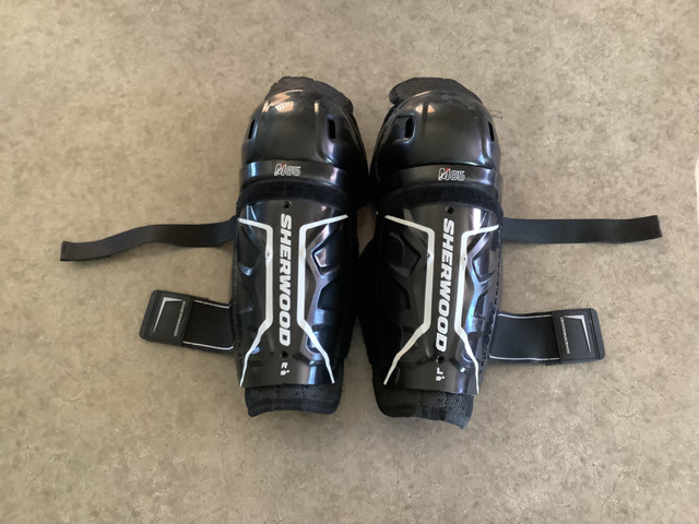 Sherwood M65 Kids 9” Shin Guards in Hockey in Red Deer