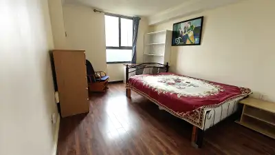 BIG & BRIGHT ROOM in a high-end 2 bedroom condo at Finch/Don Mills. MASTER ROOM with Queen size bed....