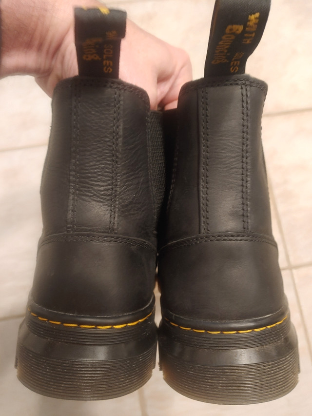 Doc Martens Embury Unisex Boots in Women's - Shoes in Kitchener / Waterloo - Image 4