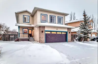 Beautiful home in Crossfield, AB for sale 3+1 bedrooms 3.5 bathrooms 2100 sqft Built in 2007, mature...