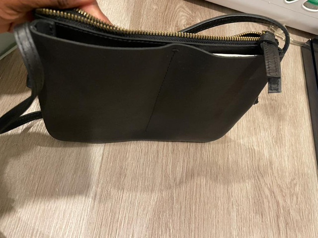Madewell Cross Body Bag in Women's - Bags & Wallets in City of Toronto - Image 2