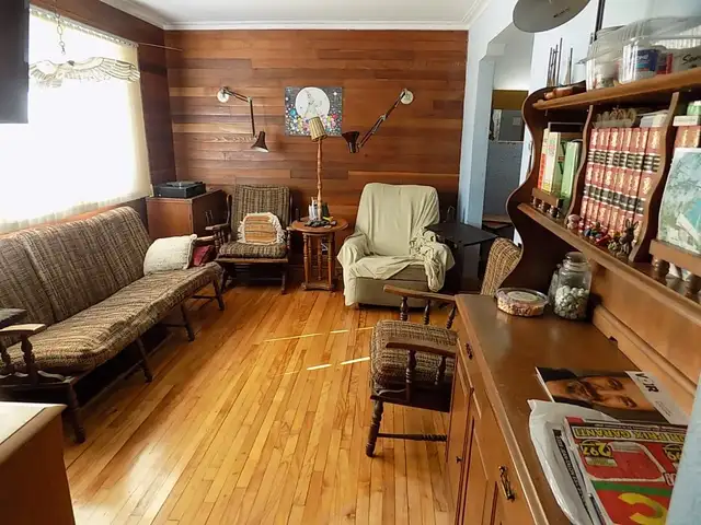 A large furnished room ⚜ Iberville Metro. Blue line!63882289674369123