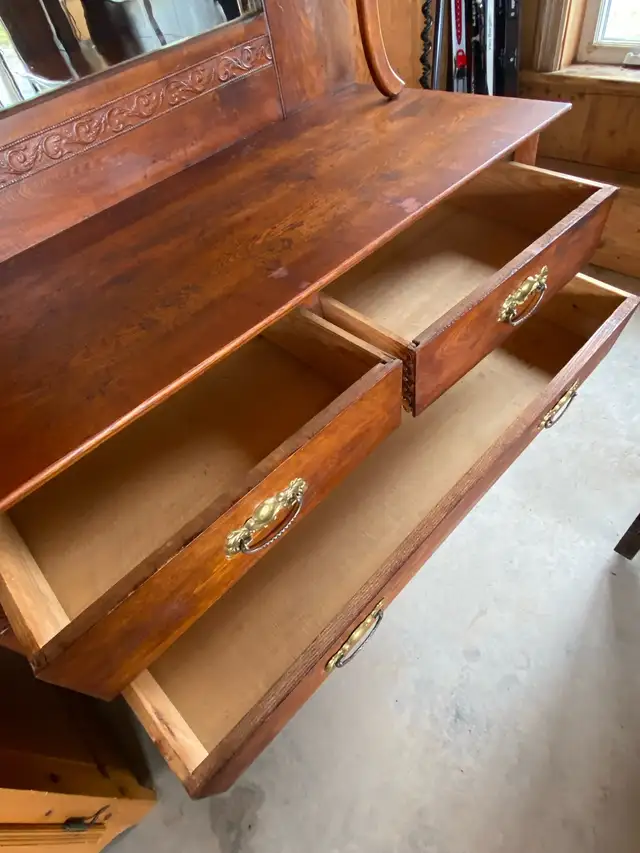 Solid wood antique buffet63005667947523124