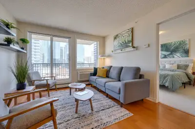 Welcome to 10180 104 Street, a beautiful light filled 2-bedroom, 1-bathroom condo in the heart of do...