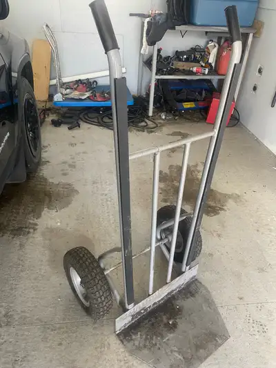 This sturdy steel welder tank dolly features pneumatic tires and a durable frame to make transportin...