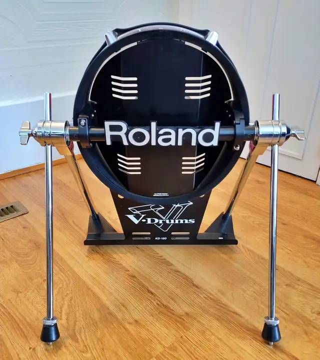 " Roland-V-Drum-Pad and Rack Kit - Or Part Out" in Drums & Percussion in Belleville - Image 6