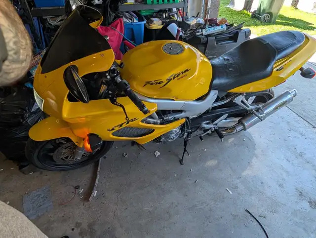 1998 Honda firestorm superhawk  in Sport Bikes in St. Albert - Image 3