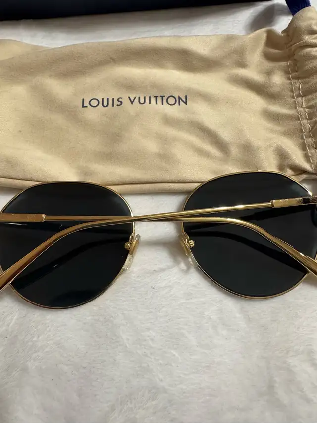 Louis Vuitton Gold and Black Sunglasses in Other in City of Toronto - Image 5
