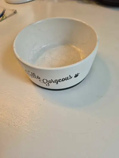 This is a used Winifred & Lily pet bowl for your gorgeous pet! It's a stylish ceramic bowl with the...