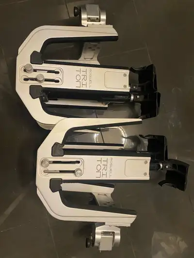 Excellent condition comes with Roswell mag swivel, upgraded to triton 2