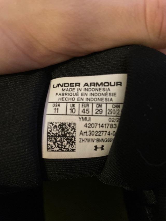 Size 11 Under Armour football/soccer cleats in Football in Oshawa / Durham Region - Image 4