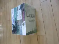 Coffret 4 livres Robert Ludlum 5 books New 25,00$ lot