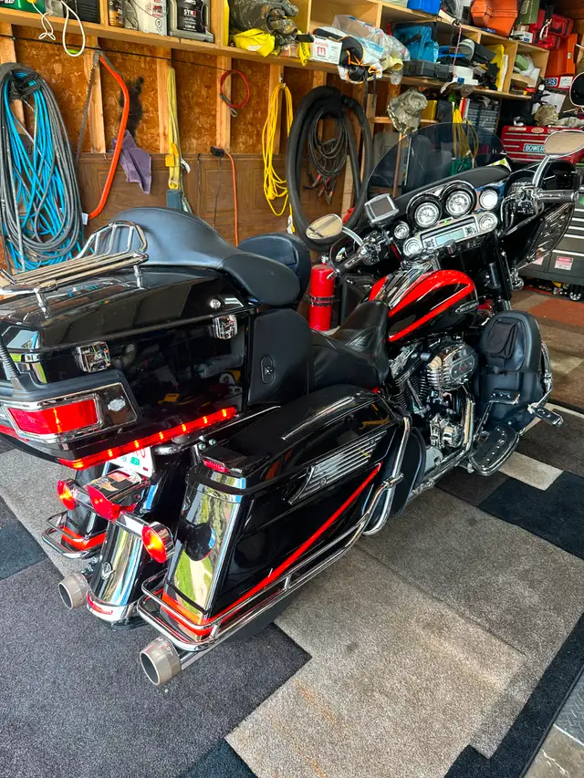 2007 Harley Davidson Electra Glide Ultra Classic CVO in Street, Cruisers & Choppers in Edmonton - Image 6