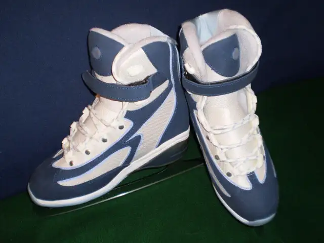 Ice Hockey Skates, Size 7 for shoe size 8-8.5 in Skates & Blades in City of Toronto - Image 6