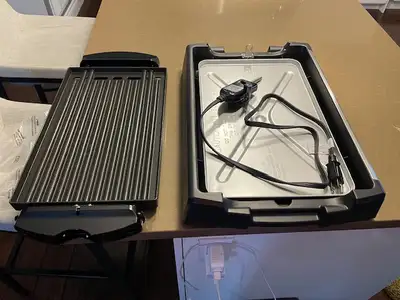 Reversible Griddle (DeLonghi BGR50) Received new as gift, never used.
