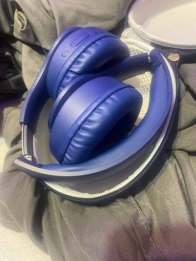 Bluetooth headphones in General Electronics in Kingston