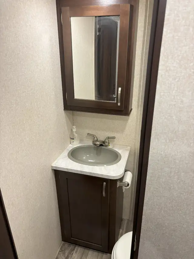 2019 - Jayco Talon 413T Toy Hauler – 3/4 Ton Towable + Drop Hitc in Travel Trailers & Campers in Edmonton - Image 19