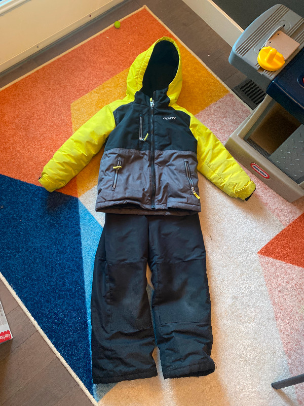 Size 6 kids snow jacket and pants in Kids & Youth in Saskatoon