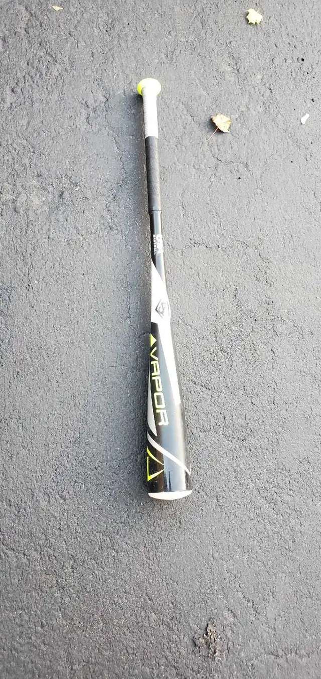 29" LOUISVILLE  SLUGGER VAPOR 20oz.  Premium Alloy Baseball Bat  in Baseball & Softball in Barrie - Image 2