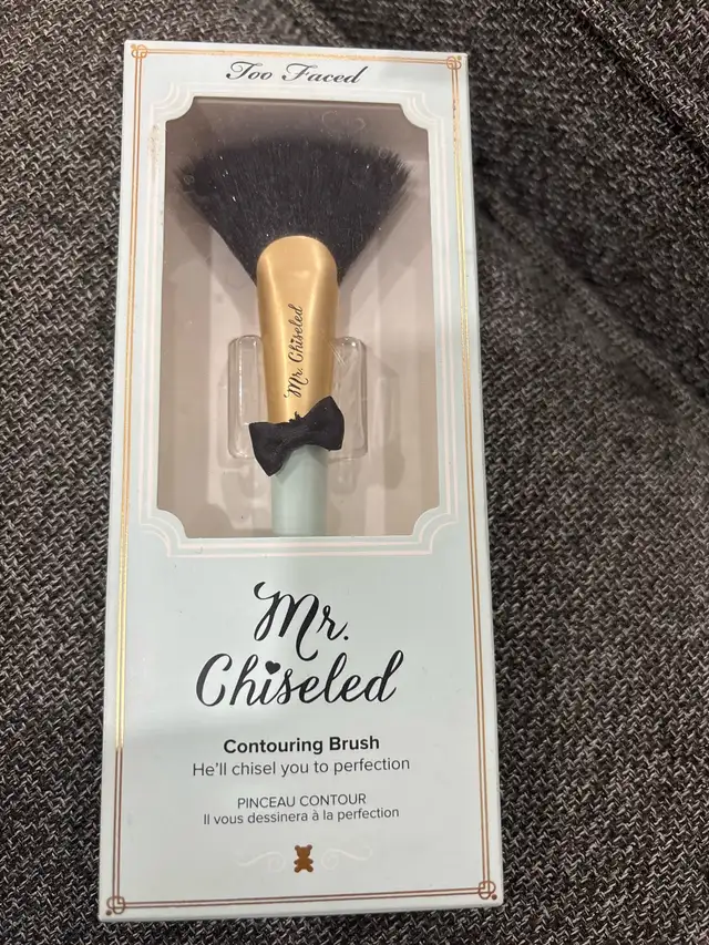 Too Faced limited edition contouring brush