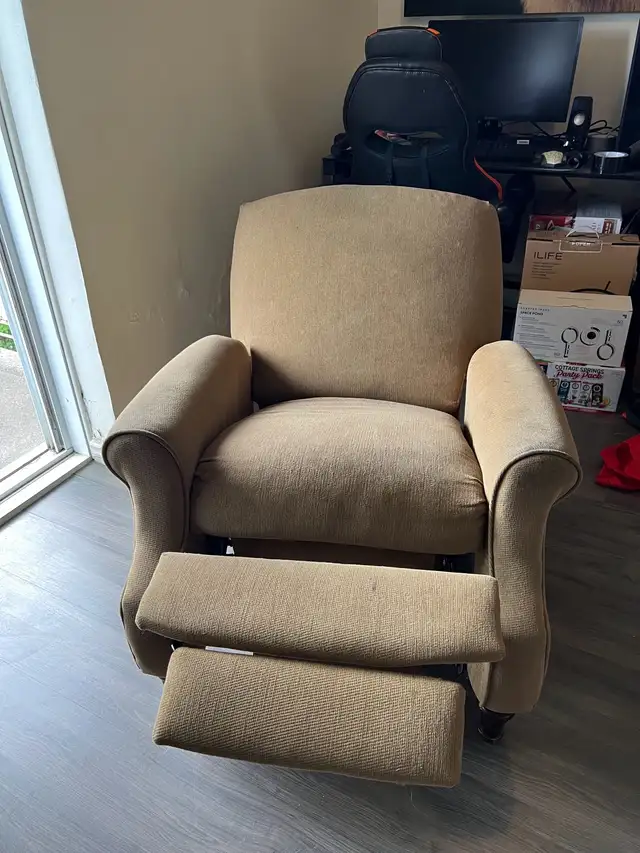 FREE Recliner in Chairs & Recliners in Kingston - Image 3