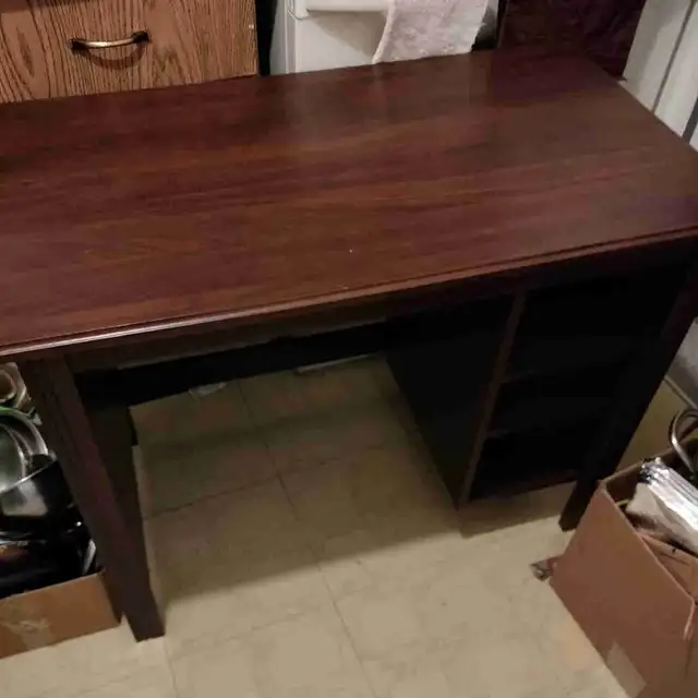 Wooden table in Other Tables in Ottawa - Image 2