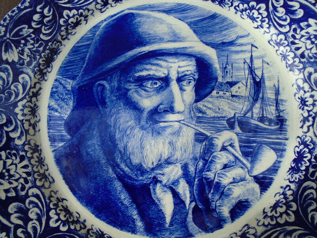 Delft Old Fisherman Plate 13.75 Inches in Arts & Collectibles in Pembroke - Image 4