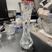 8" high crystal flower vase, beautiful