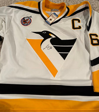 Pittsburgh Penguins Signed Mario Lemieux jersey