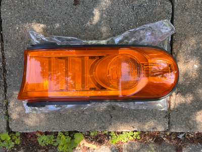2007–2011 Toyota FJ Cruiser Front Right (RH) OEM Turn Signal Hou, View more