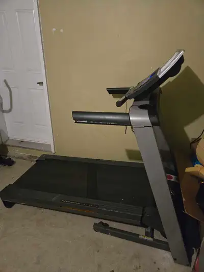 NordicTrack A2105 Treadmill Selling because moving