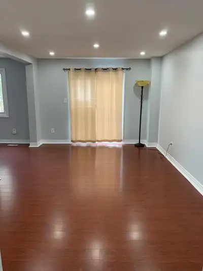 3 Bedrooms House Upper Level for Rent - Steels & McLaughlin Rd