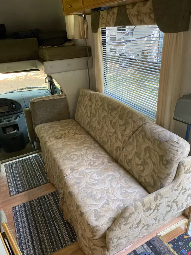 2002 Royal Classic 28 foot 29000km with smartcar toad in RVs & Motorhomes in Muskoka - Image 6