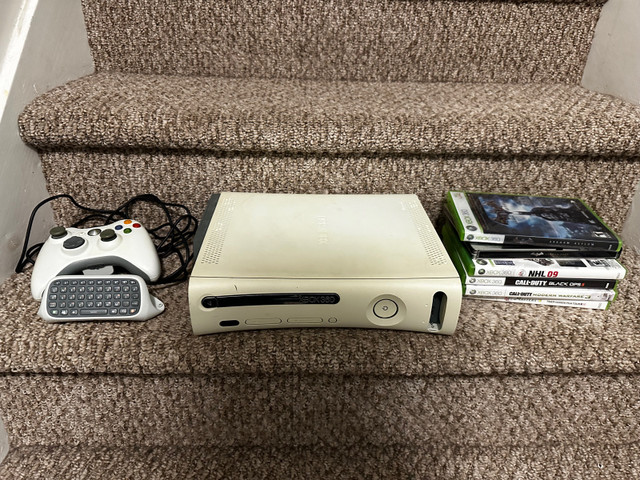 Xbox 360 console with games and accessories in XBOX 360 in City of Halifax