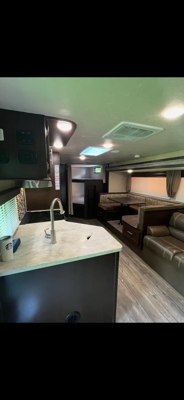 2018 Cherokee Grey Wolf Limited 26dbh Camper Trailer in Travel Trailers & Campers in Sudbury - Image 6