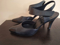 Women's high heeled shoes 