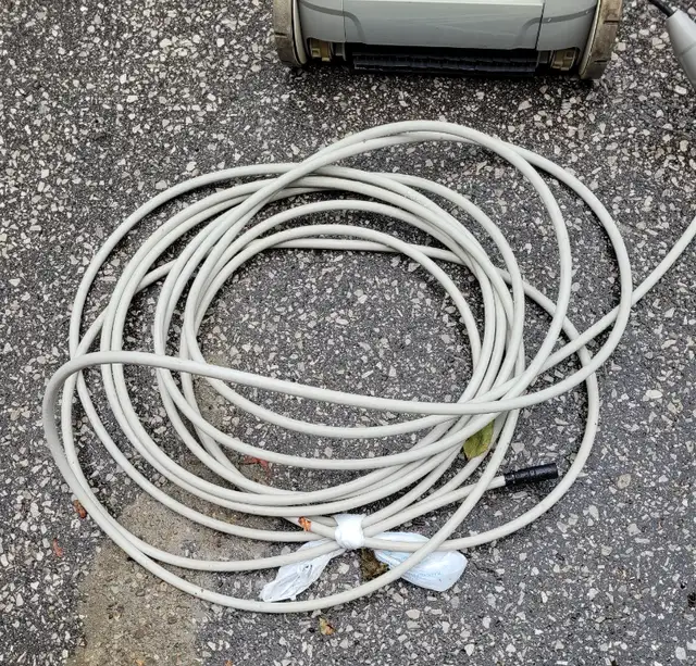 Hayward Pool Robot AV50S for parts. in Hot Tubs & Pools in City of Toronto - Image 5