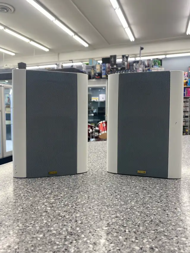 Jamo Sat 300 Speaker Pair in Speakers in City of Toronto - Image 2