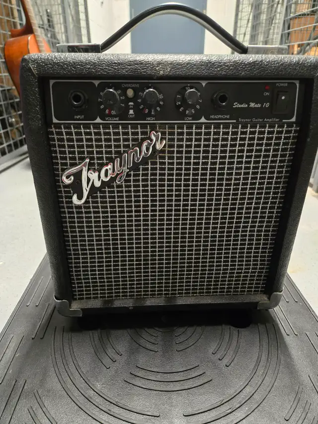 Fender Electric Guitar with Taynor AMP in Guitars in Vancouver - Image 6