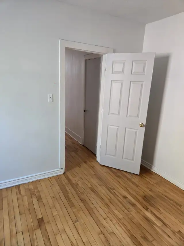 Room for Rent – Downtown Ottawa Available July 1stPrivate in Room Rentals & Roommates in Ottawa - Image 3