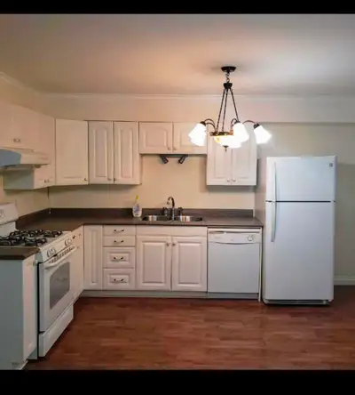 Bright & Spacious One-Bedroom Suite – East Abbotsford This lovely one-bedroom suite features a full...